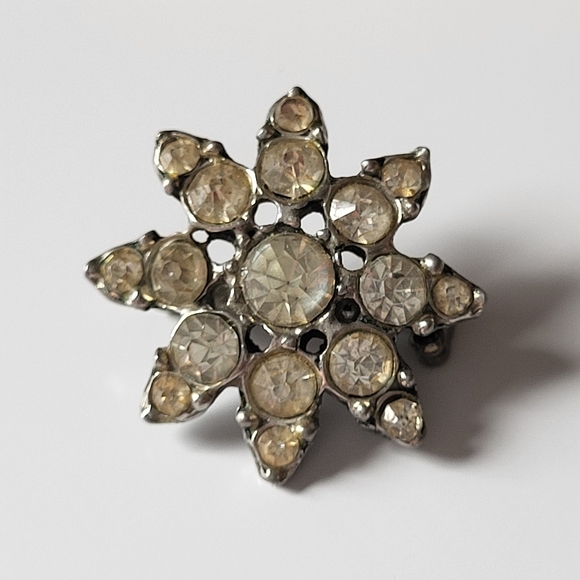 Vintage Silver Tone and Clear Rhinestone Star Snowflake Brooch - Picture 12 of 13